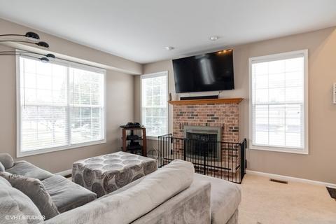 1245 Bradley Cir, Elgin, IL 60120 photo 2
