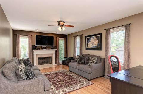 2870 Sarah Ct, Elgin, IL 60124 photo 19