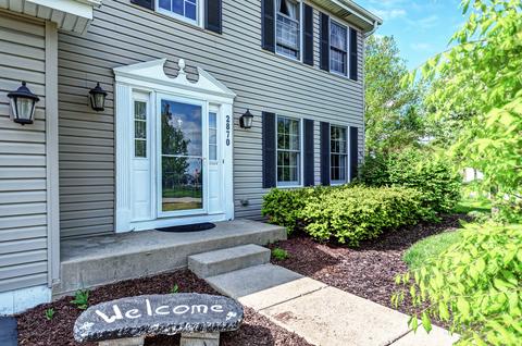 2870 Sarah Ct, Elgin, IL 60124 photo 4