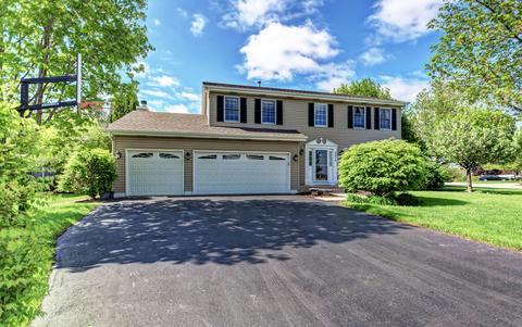 2870 Sarah Ct, Elgin, IL 60124 photo 2