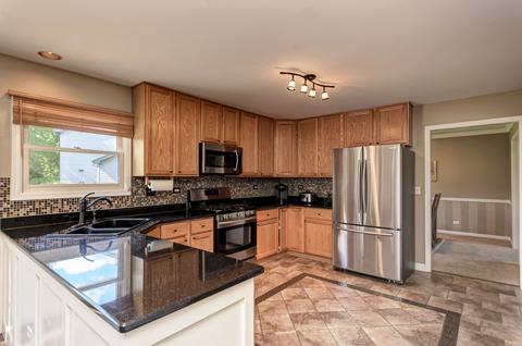 2870 Sarah Ct, Elgin, IL 60124 photo 16