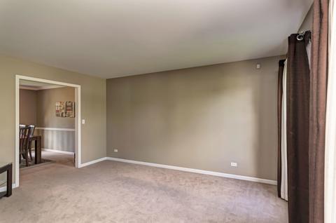 2870 Sarah Ct, Elgin, IL 60124 photo 8