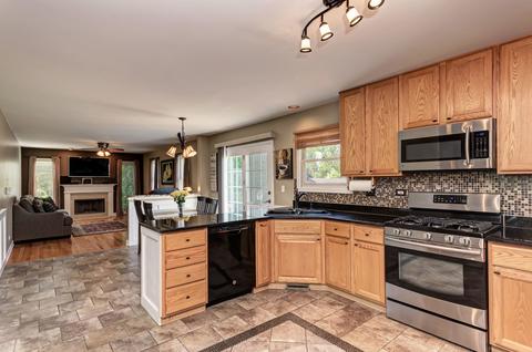 2870 Sarah Ct, Elgin, IL 60124 photo 12