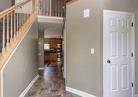 2870 Sarah Ct, Elgin, IL 60124 photo 5
