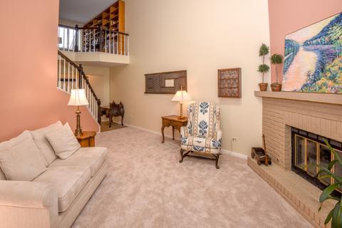 1606 Cypress Ct, Hoffman Estates, IL 60169 photo 4