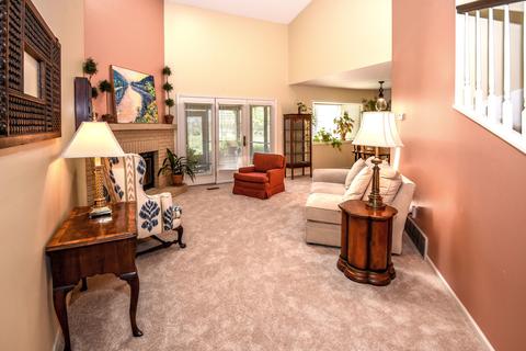 1606 Cypress Ct, Hoffman Estates, IL 60169 photo 2