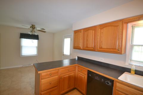 966 Huron Dr, Elgin, IL 60120 photo 8