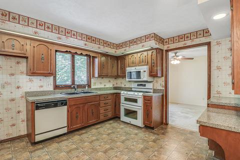 1308 W Heritage Rd, Normal, IL 61761 photo 8