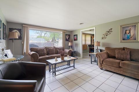 347 Florida Ave, Aurora, IL 60506 photo 3