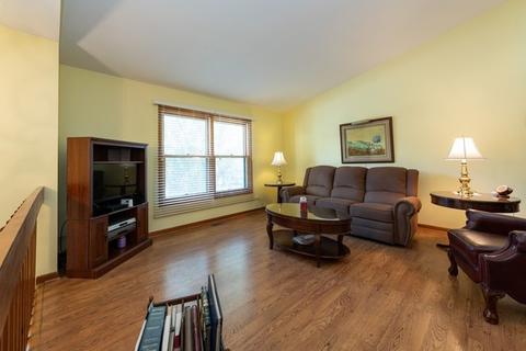 210 Meadow Ln, Oakwood Hills, IL 60013 photo 3