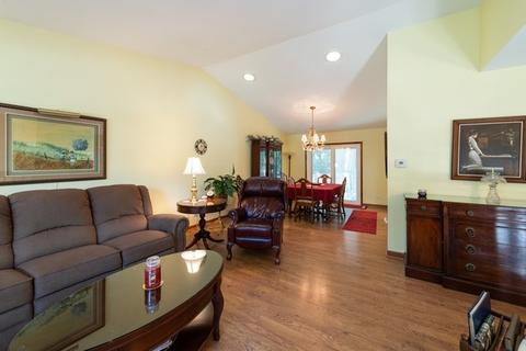 210 Meadow Ln, Oakwood Hills, IL 60013 photo 5