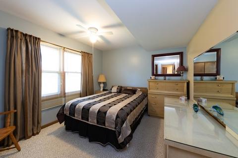 210 Meadow Ln, Oakwood Hills, IL 60013 photo 11