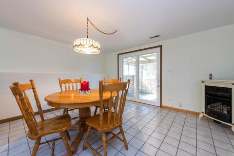 210 Meadow Ln, Oakwood Hills, IL 60013 photo 9