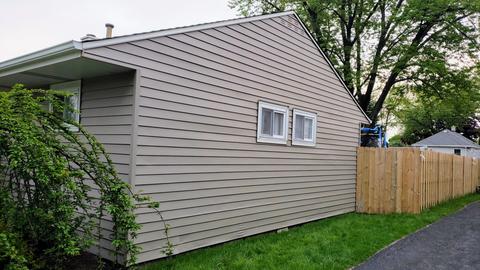 1978 Ash St, Des Plaines, IL 60018 photo 2