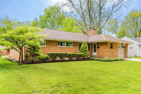 1105 W Pendleton Pl, Mount Prospect, IL 60056 photo 2