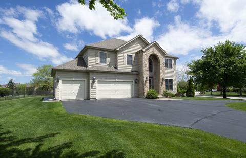 681 Clover Dr, Algonquin, IL 60102 photo 1
