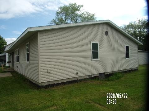 320 N Maple St, Clinton, IL 61727 photo 2