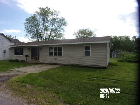 320 N Maple St, Clinton, IL 61727 photo 1