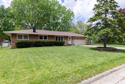 207 Sandra Ln, Normal, IL 61761 photo 2