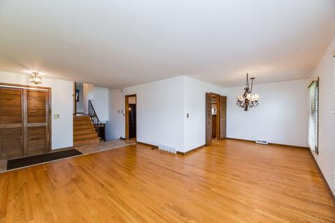 1318 Coolidge Ave, Wheaton, IL 60189 photo 2