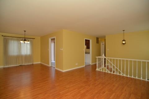 1375 Gloucester Ct, Hoffman Estates, IL 60192 photo 3