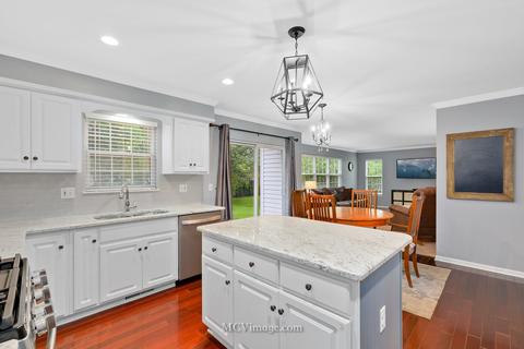 2010 Gleneagle Dr, Plainfield, IL 60586 photo 8
