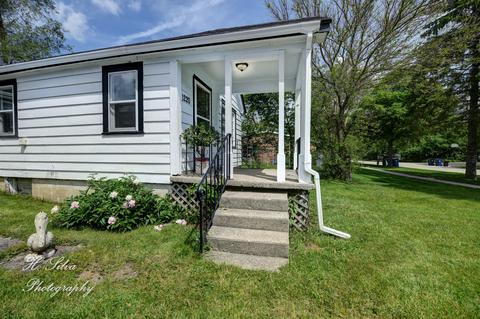 1220 Rattray Dr, Algonquin, IL 60102 photo 2