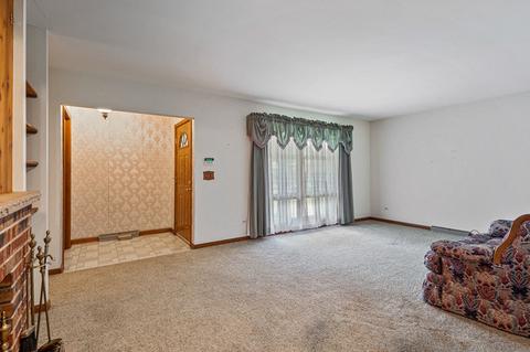 984 Ruth Dr, Elgin, IL 60123 photo 5