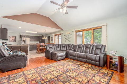811 Edgewater Dr, Minooka, IL 60447 photo 10
