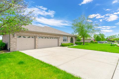 811 Edgewater Dr, Minooka, IL 60447 photo 2