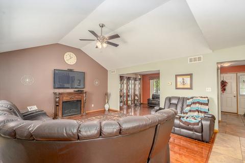 811 Edgewater Dr, Minooka, IL 60447 photo 9