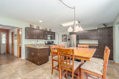 811 Edgewater Dr, Minooka, IL 60447 photo 5
