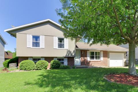 2004 Juniper Ln, Bloomington, IL 61701 photo 1