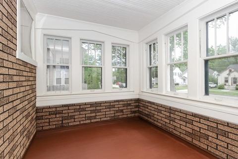 1004 Augusta Ave, Elgin, IL 60120 photo 3