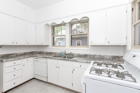 1004 Augusta Ave, Elgin, IL 60120 photo 9