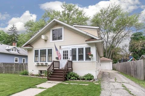 1004 Augusta Ave, Elgin, IL 60120 photo 2