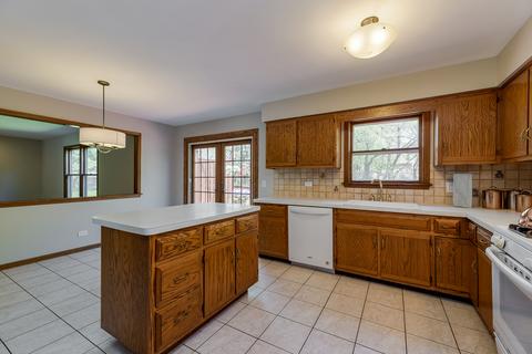 1003 Brighton Dr, Wheaton, IL 60189 photo 8