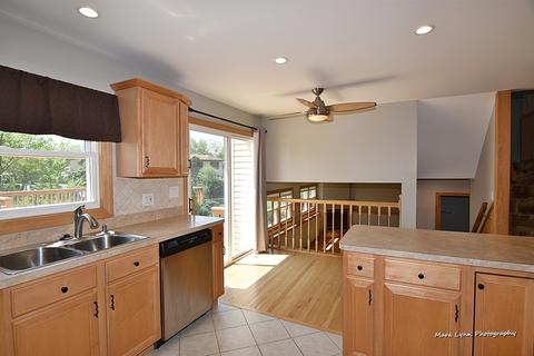 1007 Confederation Dr, Bartlett, IL 60103 photo 6