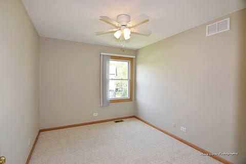 1007 Confederation Dr, Bartlett, IL 60103 photo 12
