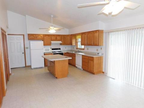 683 E Spruce St, Herscher, IL 60941 photo 11