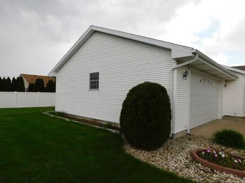 683 E Spruce St, Herscher, IL 60941 photo 4