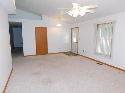 683 E Spruce St, Herscher, IL 60941 photo 9