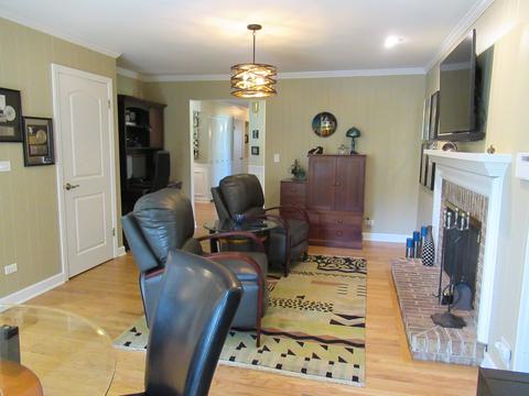 210 Longfellow Dr, Wheaton, IL 60189 photo 5