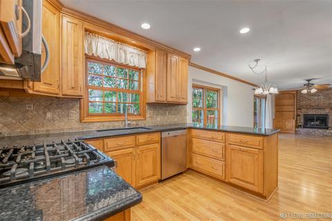 532 Appleton Dr, Batavia, IL 60510 photo 12