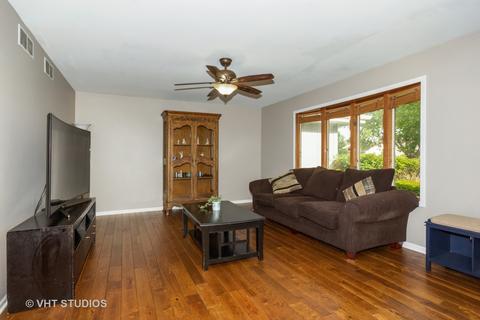 25210 W Willow Dr, Plainfield, IL 60544 photo 2