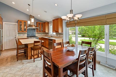 331 Surrey Ln, Burr Ridge, IL 60527 photo 9