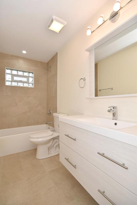 304 E Walnut St, Roselle, IL 60172 photo 9