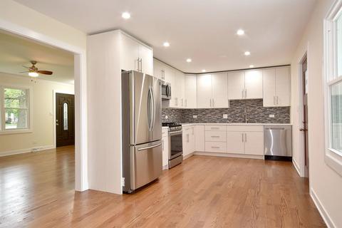304 E Walnut St, Roselle, IL 60172 photo 6