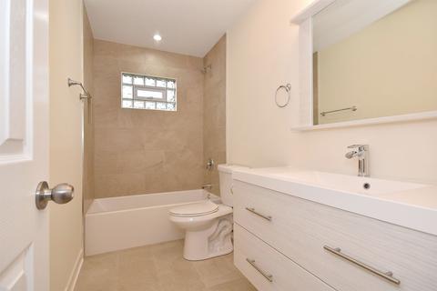 304 E Walnut St, Roselle, IL 60172 photo 10