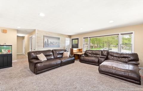 1485 Easy St, Elgin, IL 60123 photo 2